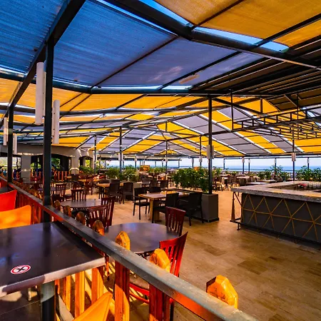 Hotel Senza Garden Club Konaklı